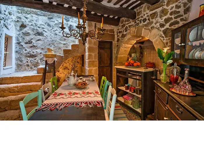 Meronas Eco House