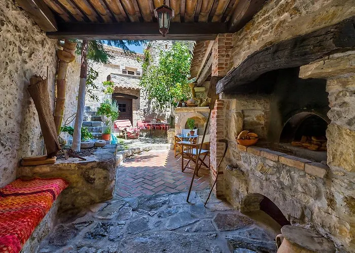 Meronas Eco House